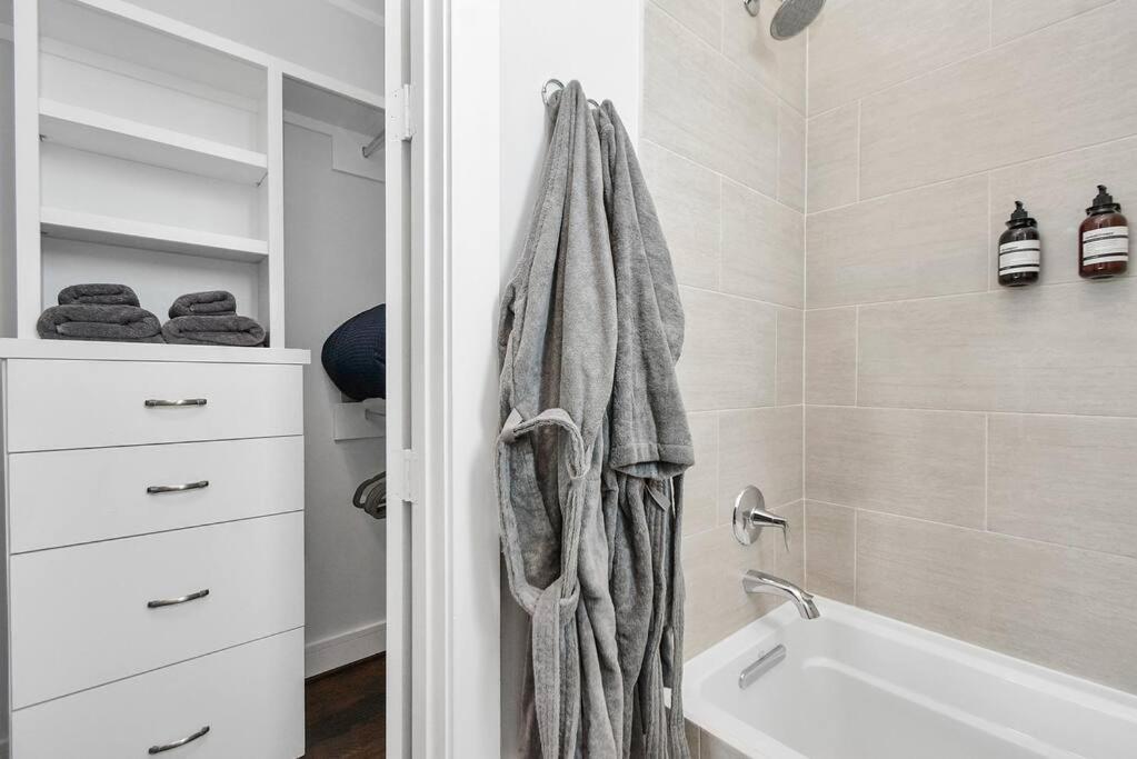 Вилла Casa Labella - Downtown Skyline Views - Sleeps 10 Хьюстон Экстерьер фото