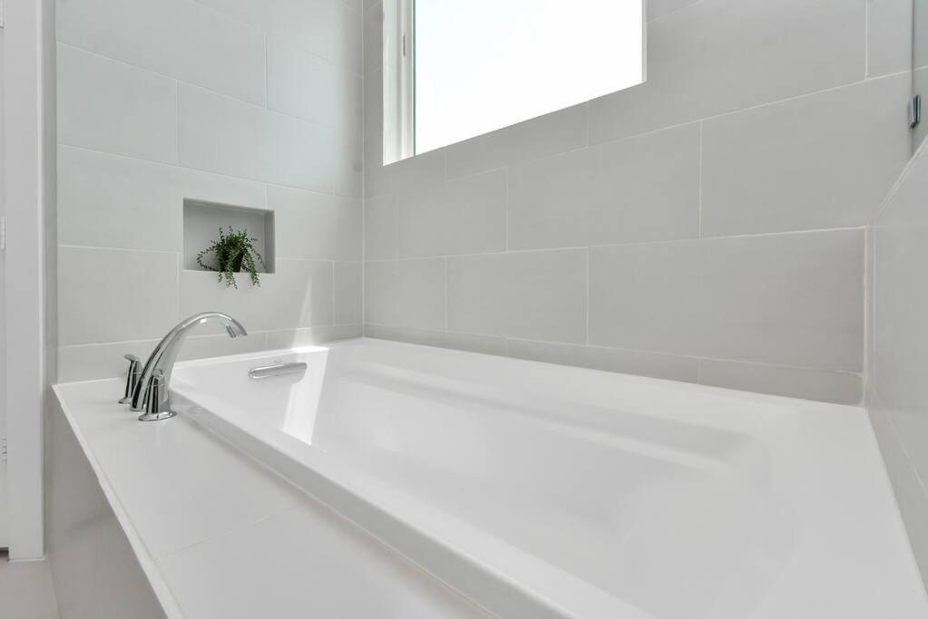 Вилла Casa Labella - Downtown Skyline Views - Sleeps 10 Хьюстон Экстерьер фото