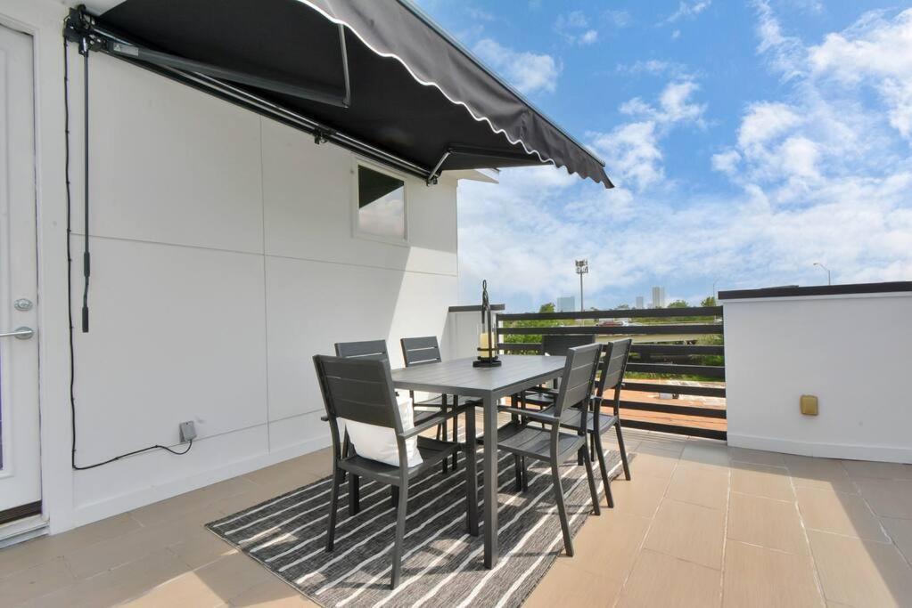 Вилла Casa Labella - Downtown Skyline Views - Sleeps 10 Хьюстон Экстерьер фото